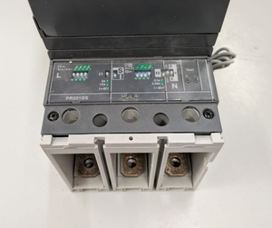 SACE Tmax T4N 250 PR221DS d'origine, neuf, pour PLC, expertise technique approfondie avec une expérience solide en maintenance industrielle - Product Image 4