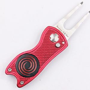 Vente à chaud Outil de réparation de mottes de golf en métal de luxe personnalisé Switchblade Pitchfork <span class=keywords><strong>Gazon</strong></span> en alliage de zinc Vente à chaud en alliage de zinc - Product Image 1