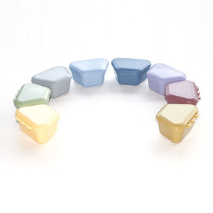 Estuche para Dentaduras Postizas de Plástico de 11x8.2x5.5cm para Uso Doméstico - Product Image 2