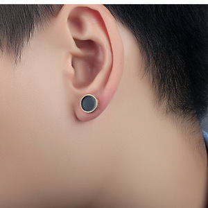 Boucles <span class=keywords><strong>d</strong></span>'oreilles tendance pour hommes en acier inoxydable plaqué or, type plat, anti-<span class=keywords><strong>allergie</strong></span>, piercing - Product Image 3