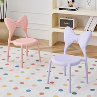 Chaise en PP Empilable Design Moderne Colorée Personnalisable pour Enfants Bébés, Portable pour Maison, Chambre, Cuisine, Salon, Hôtels et Parcs