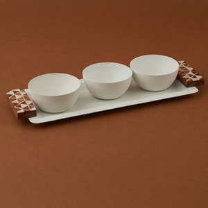 Ensemble de 3 coupelles à dattes en métal minimalistes avec plateau, finition mate, pour servir des dattes, des fruits secs et des desserts lors de l'Aïd, du Ramadan et des Majlis, en gros - Product Image 4