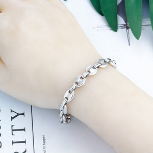 قلادة حبوب قهوة من الفولاذ المقاوم للصدأ مطلية بالذهب عيار 18 مع سلسلة صندوق قلادة بسوار سميك عصري للحفلات مقاومة للماء - Product Image 6