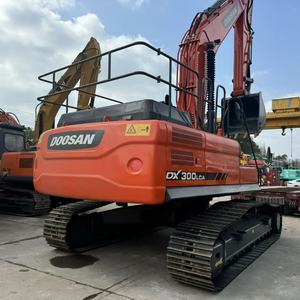 รถขุดดิน Doosan DX 300LC สีแดง อุปกรณ์ก่อสร้างงานหนักสีส้ม - Product Image 4