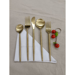 ชุดช้อนส้อมสแตนเลสสตีลสีทองทันสมัย ประกอบด้วยช้อน ส้อม มีด และช้อนขนมหวาน พร้อมดีไซน์หรูหราด้วยผิวสัมผัสแบบด้าน ราคาขายส่ง - Product Image 3