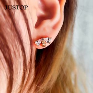 Pendientes de latón antialérgicos de lujo, diseño moderno de abeja-insecto con chapado en oro, pequeño y bonito perno con joyería de cristal de circón - Product Image 2