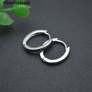 Venta al por mayor de diseño simple, <span class=keywords><strong>material</strong></span> de cobre antioxidante, chapado <span class=keywords><strong>en</strong></span> oro de 18 quilates, plateado, redondo, liso, ganchos para pendientes de aro para mujer - Product Image 3