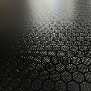 ไม้อัดฟีนอลิก 1220x2440 1250x2500 ลายตาข่ายหกเหลี่ยม ลายข้าว สีดำ กันลื่น หนา 18 มม. - Product Image 1