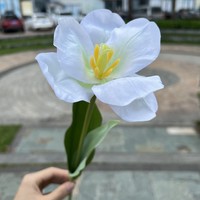 Composition florale de chemin de mariage en soie blanche et verte, réaliste, faite à la main, longue durée, produit fini en gros, fabricant