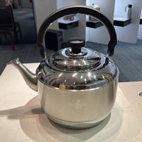 Bouilloire à thé et à eau en acier inoxydable de grande capacité, de haute qualité, avec sifflet, pour cuisinière, poignée en bakélite, style moderne, vente en gros Zhenneng
