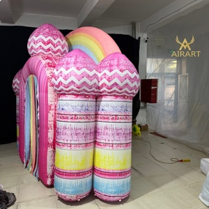 Château gonflable d'intérieur et d'extérieur avec arche musicale et décorations à pompons - Product Image 2