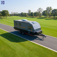 Caravane de voyage CAMPTRL entièrement équipée avec cuisine, chambre et salle de bain pour le camping familial en plein air