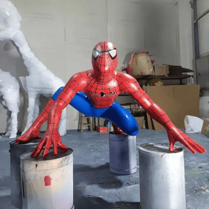 Statue de héros de film réaliste en fibre de verre résistante aux intempéries, sculpture de Web-Slinger grandeur nature en résine peinte pour centre commercial extérieur - Product Image 3