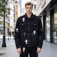 Blouson Trucker Homme Noir en Nylon Ripstop avec Patchs Croisés, Fermeture Éclair, Coupe Décontractée, Style Streetwear Ample, Broderie Longue
