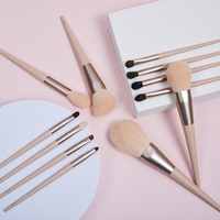 Ensemble de pinceaux de maquillage pour le visage en poils synthétiques vegan de marque privée Dongmei avec manche en bois, 12 pièces