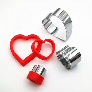 Heart Shape Sandwich Cutter And Sealer Set Kids <b>Cookie</b> Fruit Vegetable <b>Cutting</b> Mould - Product Image 2
