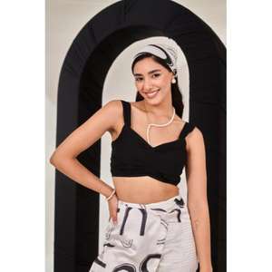 ชุดเซ็ตกระโปรงบานทรงทวิสต์สำหรับผู้หญิง ชุดเซ็ตสองชิ้นสุดเก๋พร้อมดีเทลทวิสต์ที่โดดเด่น ดีไซน์ทันสมัย ใส่สบาย - Product Image 2