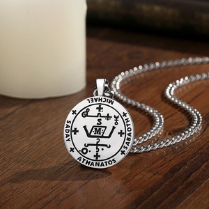 Ciondoli all'ingrosso di San Michele con la scritta 'Proteggici', in rame placcato rodio, amuleto, gioielli religiosi e spirituali, collana da uomo - Product Image 4