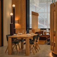 Ensemble de meubles de bar personnalisé en bois, comptoir de bar en métal et cuir, tabourets de bar hauts, table haute pour café et restaurant
