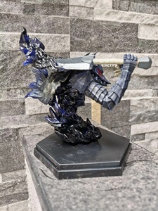Statue demi-corps blindée de Guts <span class=keywords><strong>Berserk</strong></span>, figurine d'anime de l'armure du Berserker, jouet décoratif de bureau de haute qualité, style dessin animé - Product Image 4