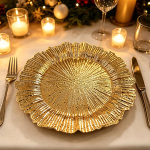 Nouvelles assiettes de présentation en plastique réutilisables de 13 pouces, de haute qualité, pour la décoration de table de mariage ou de fête. - Product Image 1