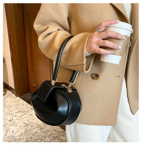 Sac à main pour femme tendance, couleur unie, simple, en PU, forme de lanterne verrouillée - Product Image 4