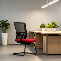 Chaise de bureau moderne en maille respirante pour personnel, avec dossier ergonomique pour le confort en position assise prolongée, idéale pour les salles de conférence