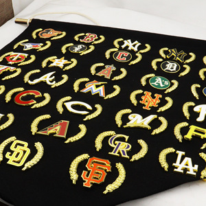 Set de Adornos Decorativos para Sombreros con Logotipo de Equipo Deportivo, Cadena Metálica, Pin Esmaltado y Colgante - Product Image 4