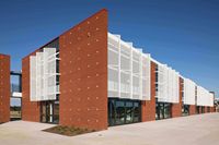 Panneau perforé pour façade Alucobond 3mm 4mm 5mm 6mm PEVE Pvdf  Feuille ACP Revêtement mural extérieur