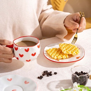 Tazza da caffè in ceramica irregolare di colore carino dipinta a mano regalo creativo per la festa <span class=keywords><strong>della</strong></span> mamma tazze da caffè in ceramica 3D - Product Image 1