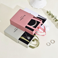 Nueva Caja Portátil Cuadrada con Cajón Extraíble y Estampado para Collares, Anillos, Pendientes y Pulseras; Caja de Regalo para Joyería (Cartón)
