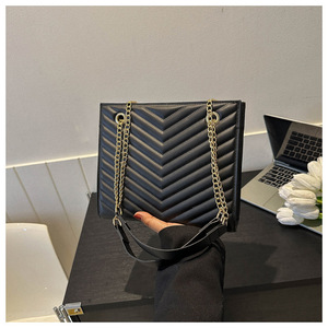 Wholesale Summer New Fashion Korean <b>Large</b> High Capacity Chain Single Strap Shoulder Crossbody <b>Purses</b> Women's Tote Handbags - Product Image 4