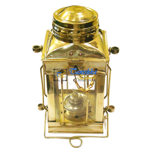 Lámpara Decorativa Náutica de Latón Pulido Hecha a Mano por Tanishka Exports, Lámpara Coleccionable con Temática Marina, Iluminación Navideña - Product Image 1