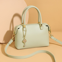 Sac à bandoulière de haute qualité au design tendance avec pendentif, idéal pour un usage quotidien – Vente en gros usine