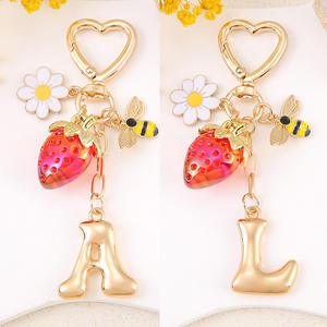 Portachiavi con Moschettone in Lega di Zinco e Resina, 26 Lettere, Ciondolo a Forma di <span class=keywords><strong>Fragola</strong></span> e Ape, Multicolore, Tendenza Moda per Borse da Donna - Product Image 3