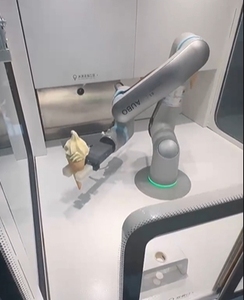 Robot de vente de crème glacée : Nouvelle station automatique de crème glacée robotisée, robot collaboratif (Cobot) à faible encombrement - Product Image 3