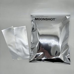 Sac d'expédition en poly aluminium métallisé argent mat avec logo personnalisé pour vêtements, livraison par courrier - Product Image 4