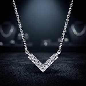 Magnifique pendentif en diamant en forme de V, bijoux de luxe de créateur, collier élégant, cadeau pour femmes - Product Image 1