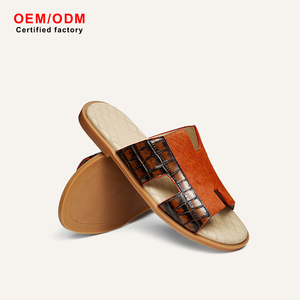 Sandalias de Diseñador para Hombre, de Lujo Premium, con Correa en H de Pelo de Caballo y Cuero Vacuno, con Parches de Animales en Relieve y Materiales Mixtos, Estilo Resort - Product Image 1