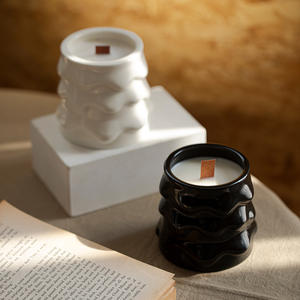 Vela de Cerámica Moderna de Estilo Minimalista con Forma de Helado de Crema - Product Image 3