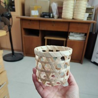 Petite usine d'artisanat folklorique-Couvercle au détail Panier en bambou Boîte à bonbons de mariage en rotin Salon