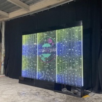 Étagères murales décoratives intérieures mobiles personnalisées en acrylique avec panneaux de séparation et design à bulles d'eau à thème marin LED