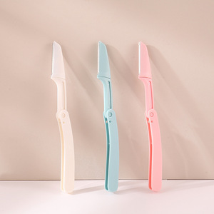 Rasoir Dermaplaning Pliant en Acier Inoxydable pour Sourcils avec Lame Micro-Guard - Product Image 1