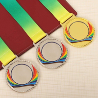 Médaille en métal noir plaqué or gravée au laser personnalisée avec rose 3D et ruban rouge et blanc pour promotion sur le thème du sport