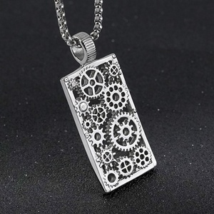 Colgante de Acero Inoxidable al por Mayor, Nuevo Estilo, Colgante Cyberpunk con Diseño de Engranaje Cuadrado Hueco, Joyería para Hombre - Product Image 2