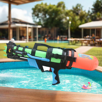 Pistolet à eau gonflable en plastique haute capacité jeu de piscine extérieure grand pistolet à eau avec conception poreuse