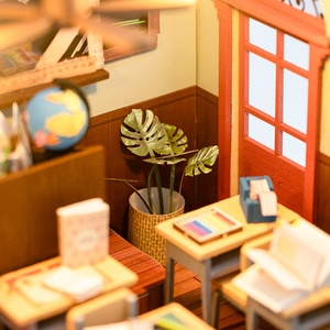 YD TOYS บ้าน DIY ยุคแห่งความไร้เดียงสา ชุดประกอบไม้ 3 มิติ แบบจำลองห้องเรียน-21x32x5.5 ซม. ของขวัญสำหรับฤดูกาลรับปริญญา - Product Image 3