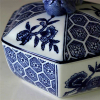 Boîte à bijoux en porcelaine bleue à fleurs, faite à la main à Jingdezhen, pot à collations et aliments, décoration d'intérieur, ornements de porche, idéal pour les fêtes, sans danger pour les aliments