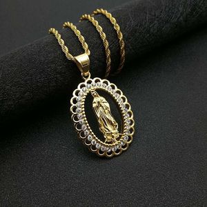 Collier pendentif Maria plaqué or Yunnique avec pavé de diamants, design ovale incrusté, chaîne en acier inoxydable pour cadeau - Product Image 1