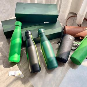 Botella de Agua Térmica de Acero Inoxidable de Doble Pared, Ecológica y de Lujo, para Camping, con Aislamiento al Vacío, Mantiene la Temperatura de 6 a 12 Horas - Product Image 1